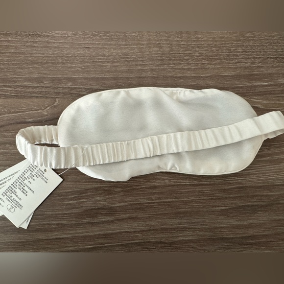 Red & White Plaid Eyemask for Sleep - NWT - Picture 2 of 2